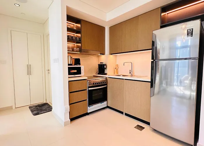 Luxury 1-Bedroom Apartment At Burj Crown