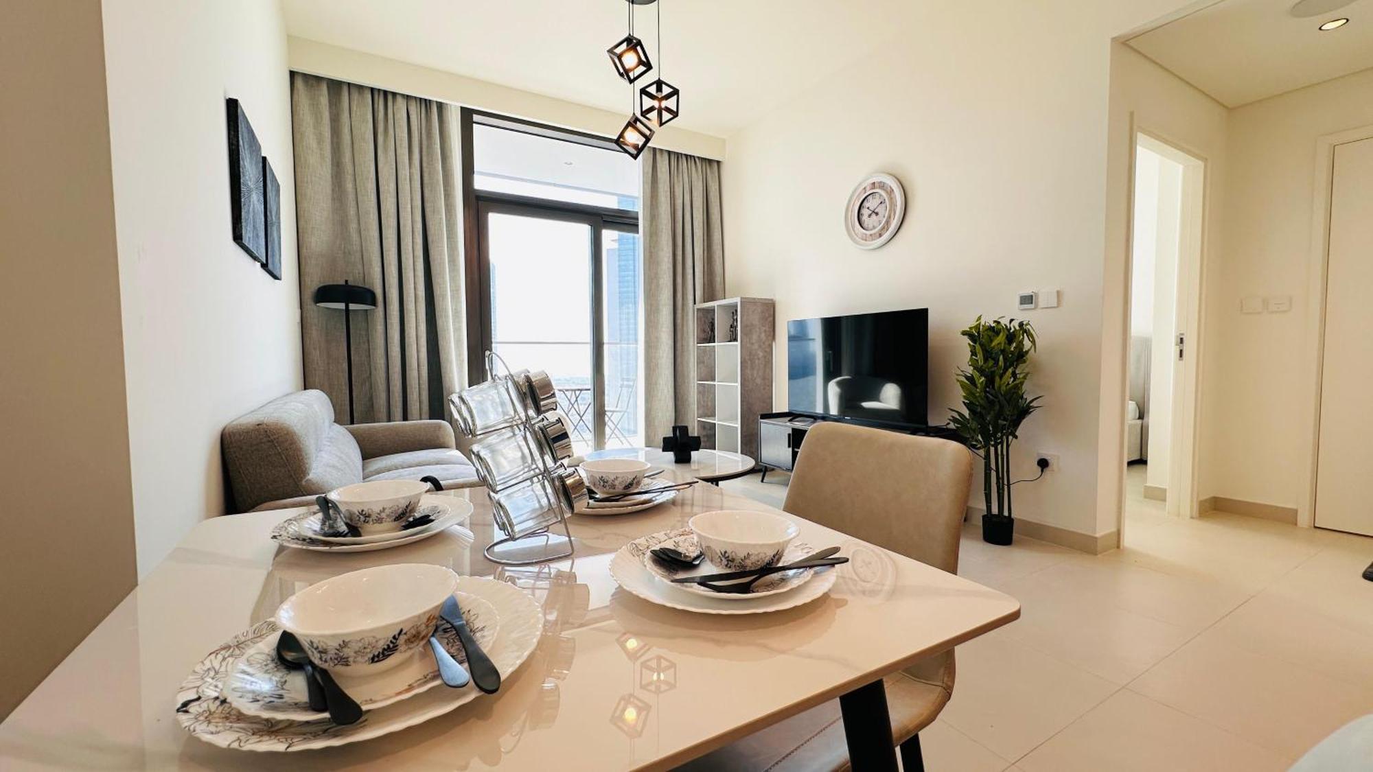 Апартаменти Luxury 1-bedroom At Burj Crown *